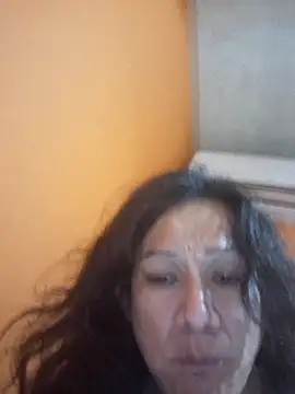 Snapshot of miicheele32 chatting on October 28, 2025, 3:21 am miicheele32 online show from October 28, 2025, 3:21 am