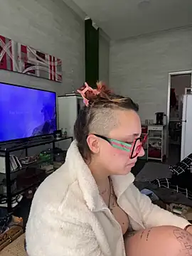 Snapshot of Hawitxui chatting on December 15, 2025, 9:35 am Hawitxui online show from December 15, 2025, 9:35 am