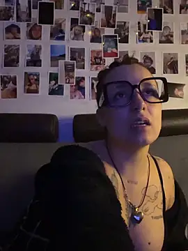 Snapshot of Hawitxui chatting on December 21, 2025, 8:05 pm Hawitxui online show from December 21, 2025, 8:05 pm