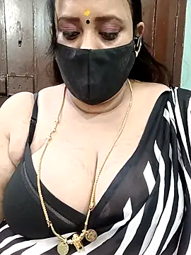 Snapshot of ashikaa_r chatting on November 2, 2025, 6:10 pm ashikaa r online show from November 2, 2025, 6:10 pm