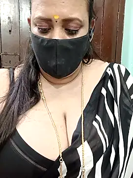 Snapshot of ashikaa_r chatting on November 18, 2025, 6:56 pm ashikaa r online show from November 18, 2025, 6:56 pm