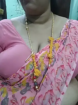 Snapshot of ashikaa_r chatting on July 19, 2026, 6:33 pm ashikaa r online show from July 19, 2026, 6:33 pm