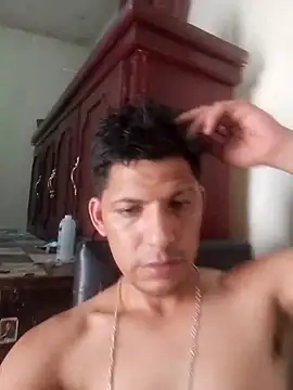 Snapshot of Alonsomadeira chatting on June 17, 2026, 5:25 pm Alonsomadeira online show from June 17, 2026, 5:25 pm