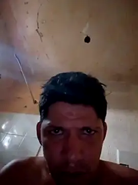 Snapshot of Alonsomadeira chatting on July 11, 2026, 12:35 am Alonsomadeira online show from July 11, 2026, 12:35 am
