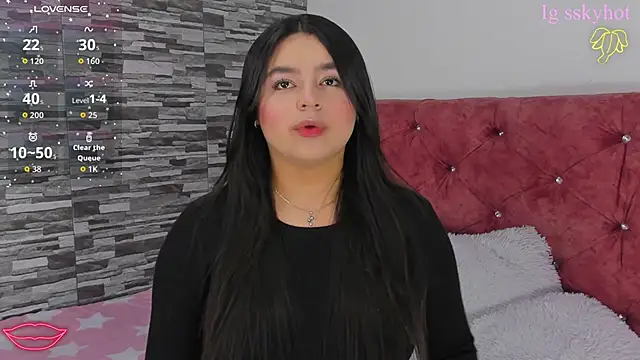 Snapshot of skyhotgirll chatting on October 4, 2025, 8:01 am skyhotgirll online show from October 4, 2025, 8:01 am