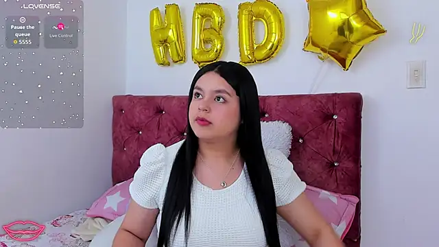 skyhotgirll online show from March 28, 2026, 7:35 pm