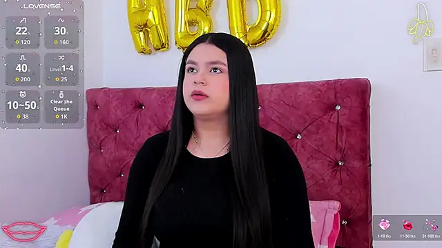 skyhotgirll online show from April 1, 2026, 5:54 pm