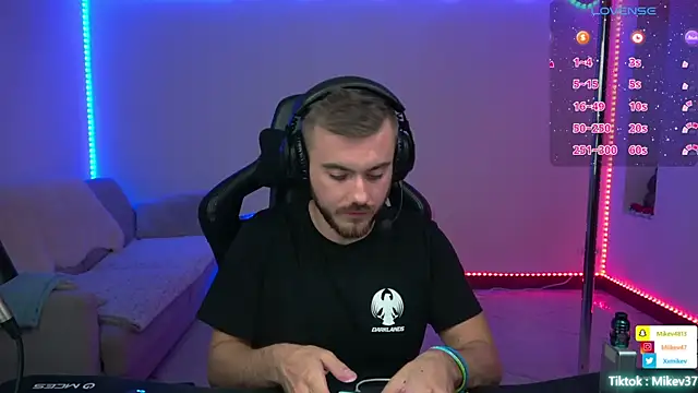 Snapshot of Mikev chatting on March 6, 2025, 10:15 pm Mikev online show from March 6, 2025, 10:15 pm