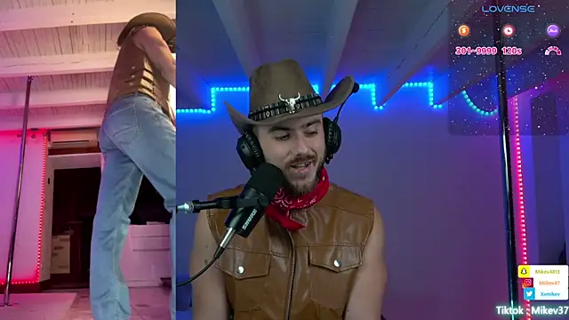 Snapshot of Mikev chatting on March 10, 2025, 7:07 pm Mikev online show from March 10, 2025, 7:07 pm