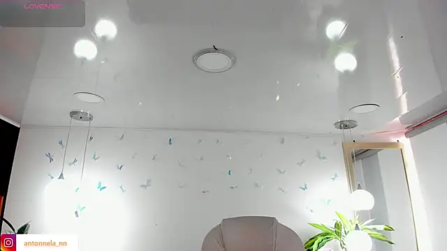  Antonnela  online show from February 22, 2026, 2:37 pm