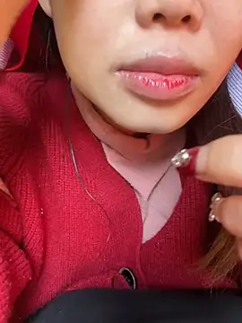 Snapshot of Laura8910 chatting on February 27, 2025, 1:16 am Laura8910 online show from February 27, 2025, 1:16 am