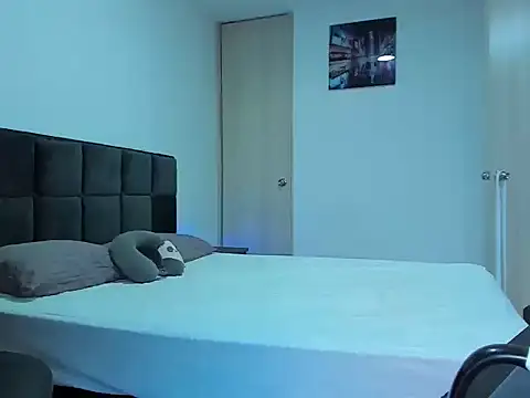 Alexander Martines online show from April 15, 2026, 10:32 pm