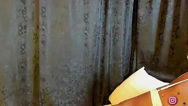 MiaKnox online show from January 7, 2026, 12:02 am