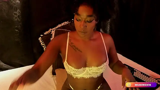 MiaKnox online show from February 19, 2026, 12:06 am