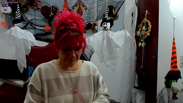 Snapshot of Salomeediaz_ chatting on October 17, 2025, 9:06 pm Salomeediaz online show from October 17, 2025, 9:06 pm