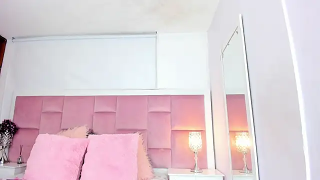 DaphneLloyd online show from December 19, 2024, 8:44 pm