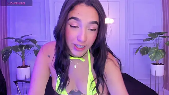 SaraaMills online show from April 12, 2026, 3:33 am