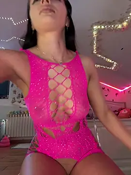 Snapshot of SelenaBee chatting on February 19, 2026, 7:26 am SelenaBee online show from February 19, 2026, 7:26 am