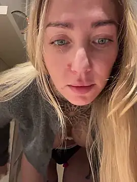 Snapshot of ElenaHaze chatting on December 23, 2024, 8:44 am ElenaHaze online show from December 23, 2024, 8:44 am