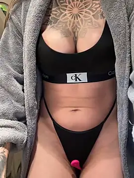 Snapshot of ElenaHaze chatting on March 15, 2025, 9:41 am ElenaHaze online show from March 15, 2025, 9:41 am