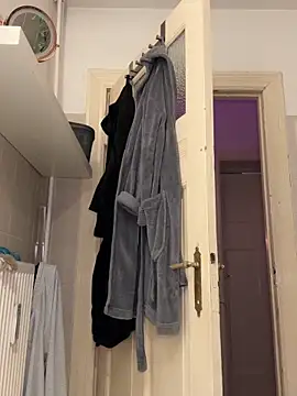 Snapshot of ElenaHaze chatting on October 3, 2025, 6:21 am ElenaHaze online show from October 3, 2025, 6:21 am