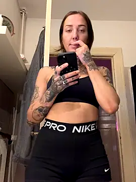 Snapshot of ElenaHaze chatting on November 7, 2025, 6:13 am ElenaHaze online show from November 7, 2025, 6:13 am