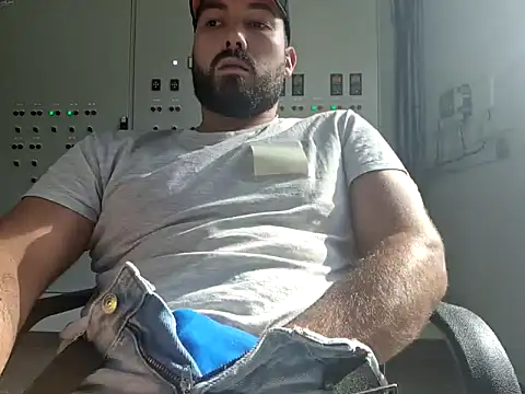 Leonormaldick online show from October 8, 2025, 1:31 pm