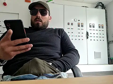 Leonormaldick online show from March 2, 2026, 2:13 pm