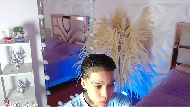 Jonesliam23 online show from February 2, 2026, 7:12 pm