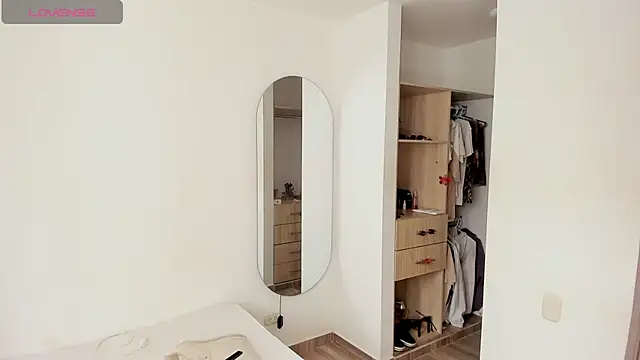 rose scottt online show from October 26, 2025, 3:18 pm