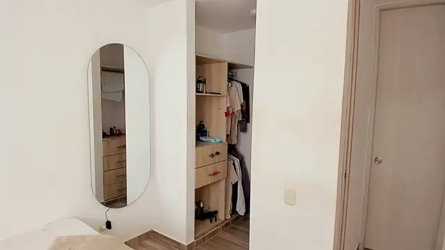 rose scottt online show from November 13, 2025, 5:34 pm