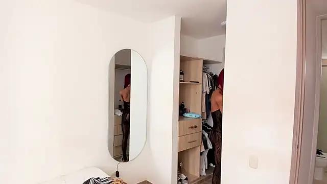 rose scottt online show from December 16, 2025, 3:06 pm