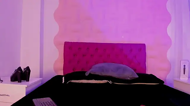 Snapshot of Natasha_Nasty2 chatting on November 6, 2025, 8:21 pm Natasha Nasty2 online show from November 6, 2025, 8:21 pm