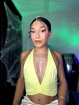 Snapshot of Emaa- chatting on October 17, 2025, 11:18 pm Emaa- online show from October 17, 2025, 11:18 pm