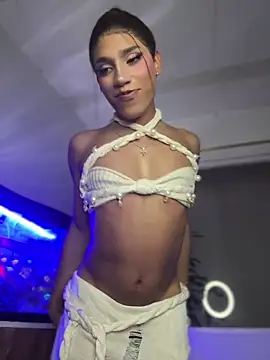 Snapshot of Emaa- chatting on November 3, 2025, 11:04 pm Emaa- online show from November 3, 2025, 11:04 pm