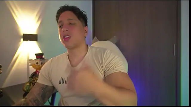 Snapshot of appolo_allen chatting on October 21, 2025, 9:15 pm appolo allen online show from October 21, 2025, 9:15 pm