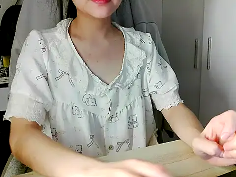 Snapshot of Yin-girl chatting on February 1, 2026, 6:28 pm Yin-girl online show from February 1, 2026, 6:28 pm