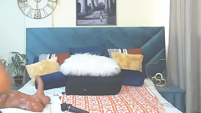 Snapshot of BubbleAngel chatting on October 5, 2025, 2:48 pm BubbleAngel online show from October 5, 2025, 2:48 pm