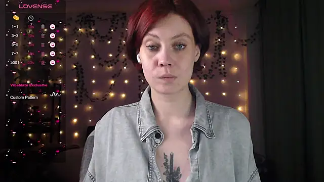 Snapshot of Your_Corvus chatting on December 4, 2024, 5:33 pm Your Corvus online show from December 4, 2024, 5:33 pm