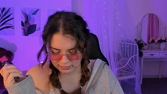 KeytSilvas online show from February 12, 2025, 9:01 pm