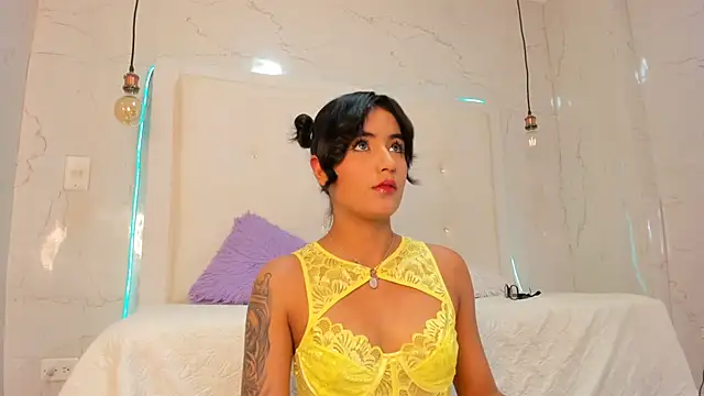 emilyadams0 online show from October 3, 2025, 11:13 pm