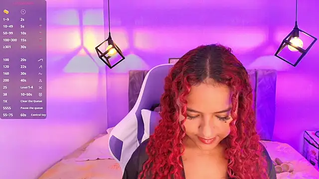 Snapshot of Sophiee_Velvet chatting on September 19, 2025, 12:50 pm Sophiee Velvet online show from September 19, 2025, 12:50 pm