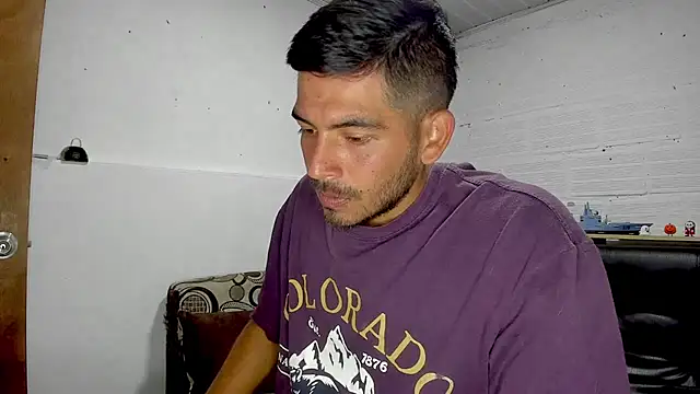 Snapshot of Himoreno25 chatting on January 31, 2025, 1:11 am Himoreno25 online show from January 31, 2025, 1:11 am