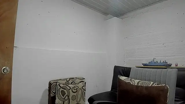 Snapshot of Himoreno25 chatting on March 18, 2025, 12:16 am Himoreno25 online show from March 18, 2025, 12:16 am