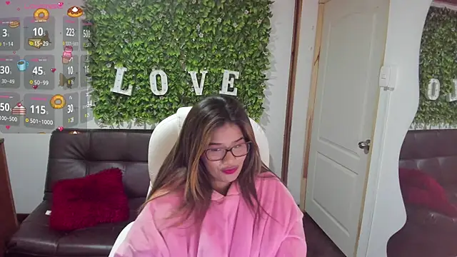 Snapshot of Enma__clark chatting on December 4, 2024, 7:17 am Enma clark online show from December 4, 2024, 7:17 am