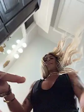 blondiluvsanal online show from April 14, 2026, 6:03 pm