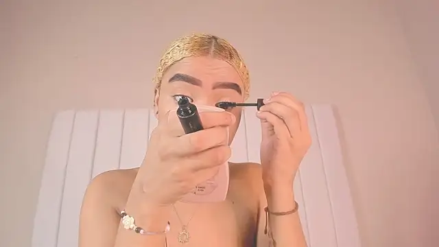 Snapshot of julieta_flower chatting on February 21, 2025, 2:06 pm julieta flower online show from February 21, 2025, 2:06 pm