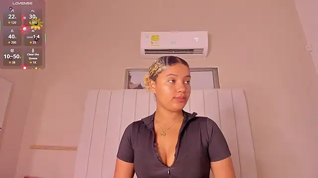 Snapshot of julieta_flower chatting on November 14, 2025, 1:32 pm julieta flower online show from November 14, 2025, 1:32 pm