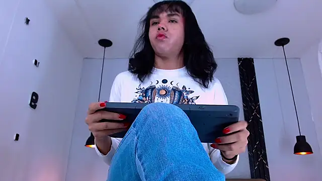 Snapshot of AndreaGil_ chatting on October 2, 2025, 12:45 pm AndreaGil online show from October 2, 2025, 12:45 pm