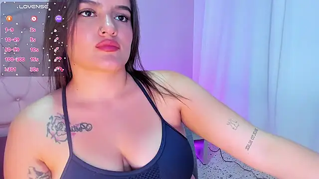 Snapshot of ellarosee_ chatting on December 6, 2024, 11:25 pm ellarosee online show from December 6, 2024, 11:25 pm